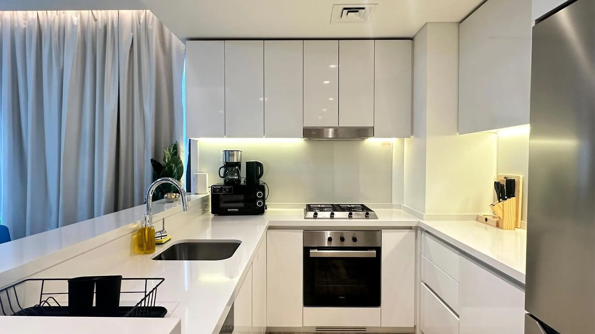 Vserve Modern Oasis Canal & Burj Views Dubai United Arab Emirates