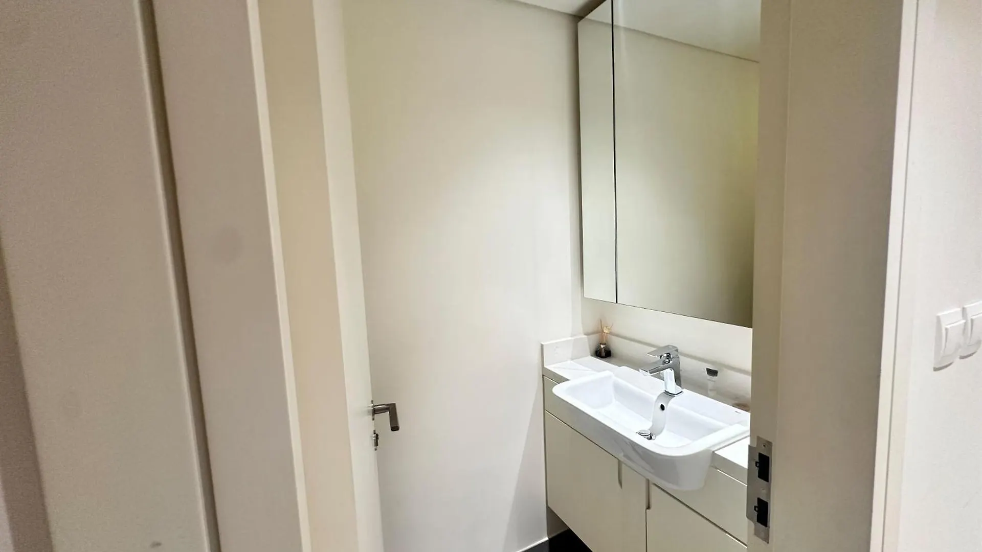 Vserve Modern Oasis Canal & Burj Views Dubai 0*,  United Arab Emirates