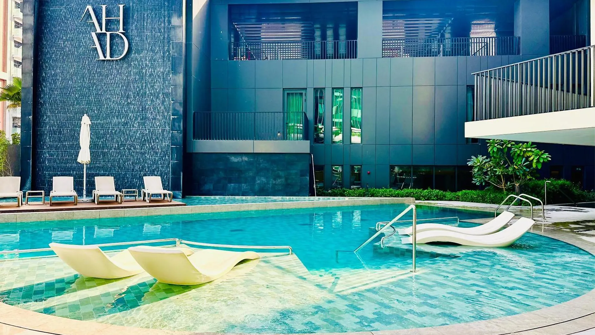 Vserve Modern Oasis Canal & Burj Views Dubai