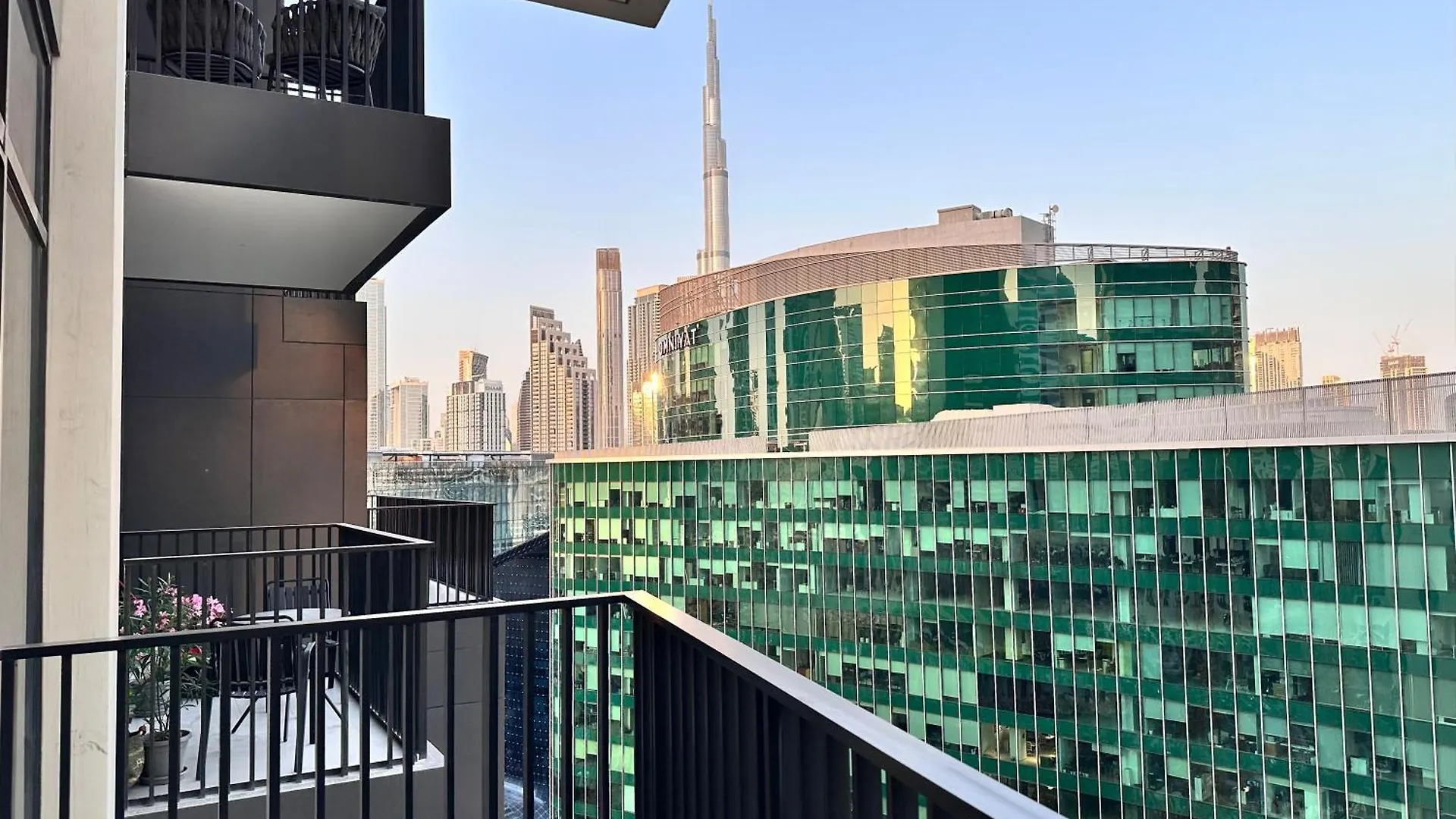 Apartment Vserve Modern Oasis Canal & Burj Views Dubai